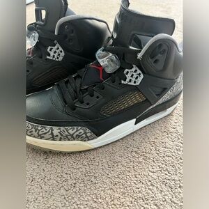 Jordan Spizike’s 9 1/2 in good condition!